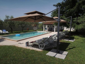 Bungalow mit Pool und Garten in Porec